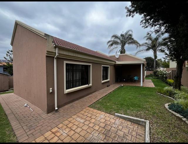 3 BEDROOM HOUSE FOR SALE IN COUNTRY VIEW